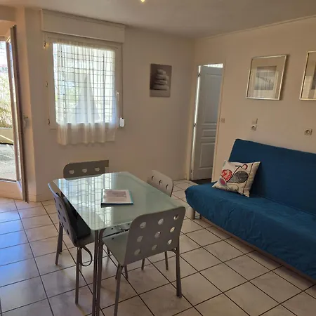 Le F-de Bassan Apartment *